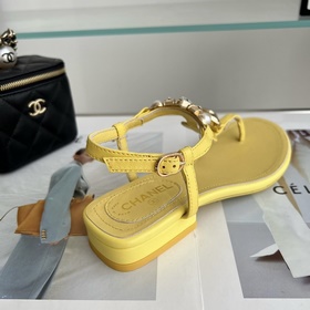 Chanel. Новые сандалии с драгоценными камнями в форме сердца Мате