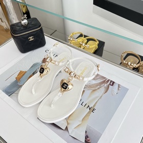 Chanel. Новые сандалии с драгоценными камнями в форме сердца. Мат