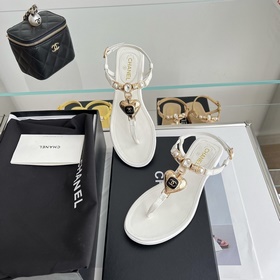 Chanel. Новые сандалии с драгоценными камнями в форме сердца. Мат