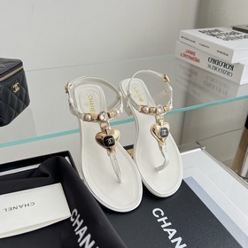 Chanel. Новые сандалии с драгоценными камнями в форме сердца. Мат
