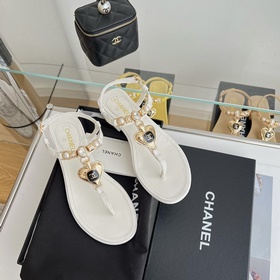 Chanel. Новые сандалии с драгоценными камнями в форме сердца. Мат