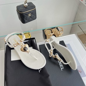 Chanel. Новые сандалии с драгоценными камнями в форме сердца. Мат