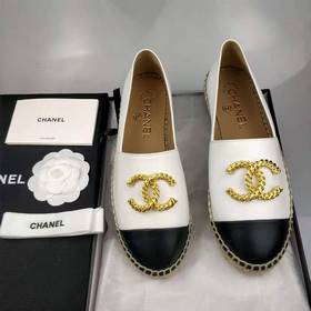 Новая модель обуви в стиле «рыбацкие ботинки» от CHANEL, представ