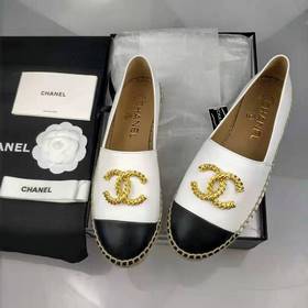 Новая модель обуви в стиле «рыбацкие ботинки» от CHANEL, представ