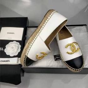 Новая модель обуви в стиле «рыбацкие ботинки» от CHANEL, представ