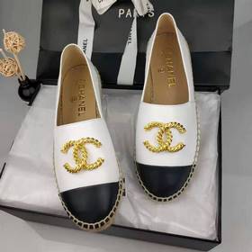Новая модель обуви в стиле «рыбацкие ботинки» от CHANEL, представ