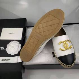 Новая модель обуви в стиле «рыбацкие ботинки» от CHANEL, представ