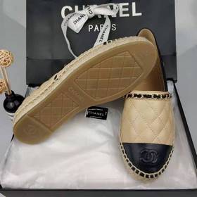 CHANEL Новая модель обуви в стиле «рыбацкие ботинки», представлен