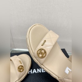 Chanel 23Ss Новая модель Chanel Ромбовидные сандалии на толстом к