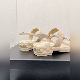Chanel 23Ss Новая модель Chanel Ромбовидные сандалии на толстом к