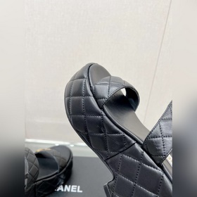 Chanel 23Ss Новая модель Chanel Ромбовидные сандалии на толстой п