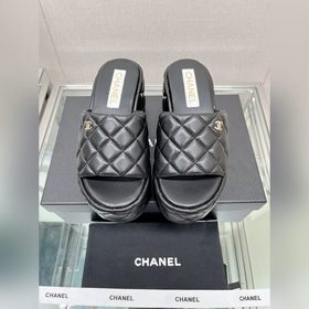 Chanel 23Ss Новая модель Chanel Ромбовидные тапочки на толстой по