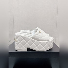 Chanel 23Ss Новая модель Chanel Ромбовидные тапочки на толстой по