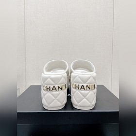 Chanel 23Ss Новая модель Chanel Ромбовидные тапочки на толстой по