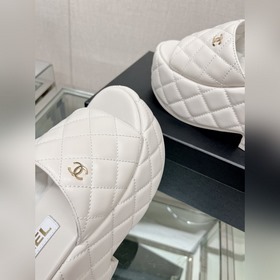 Chanel 23Ss Новая модель Chanel Ромбовидные тапочки на толстой по