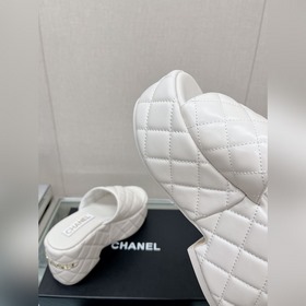 Chanel 23Ss Новая модель Chanel Ромбовидные тапочки на толстой по