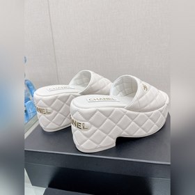 Chanel 23Ss Новая модель Chanel Ромбовидные тапочки на толстой по