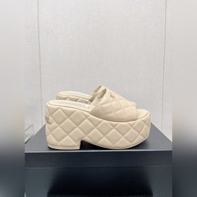 Chanel 23Ss Новая модель Chanel Ромбовидные тапочки на толстой по