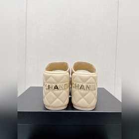 Chanel 23Ss Новая модель Chanel Ромбовидные тапочки на толстой по