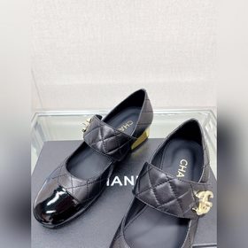 Chanel 23Ss Новая модель Chanel Мари-Джен с широким ремешком и то