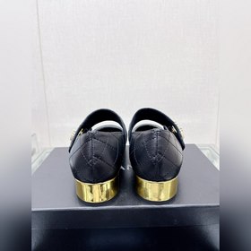 Chanel 23Ss Новая модель Chanel Мари-Джен с широким ремешком и то