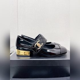 Chanel 23Ss Новая модель Chanel Мари-Джен с широким ремешком и то