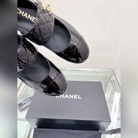Chanel 23Ss Новая модель Chanel Мари-Джен с широким ремешком и то