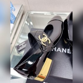 Chanel 23Ss Новая модель Chanel Мари-Джен с широким ремешком и то