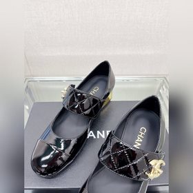 Chanel 23Ss Новая модель Chanel Мари-Джен с широким ремешком и то