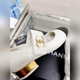 Chanel 23Ss Новая модель Chanel Мари-Джен с широким ремешком и то