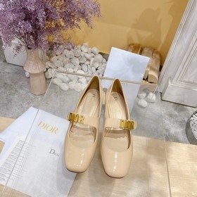 Модель с лаковым покрытием. Индивидуальная модель из серии Dior,