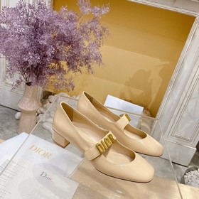 Модель с лаковым покрытием. Индивидуальная модель из серии Dior, 