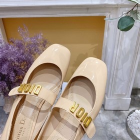 Модель с лаковым покрытием. Индивидуальная модель из серии Dior, 