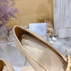 Модель с лаковым покрытием. Индивидуальная модель из серии Dior, 