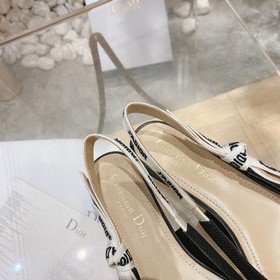 Тканый дизайн из классической весенне-летней коллекции Dior... 【Т