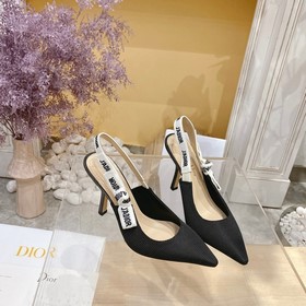 Тканый дизайн из классической весенне-летней коллекции Dior... 【Т