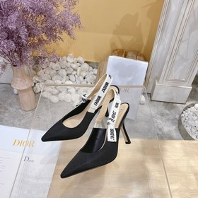 Тканый дизайн из классической весенне-летней коллекции Dior... 【Т