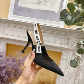 Тканый дизайн из классической весенне-летней коллекции Dior... 【Т
