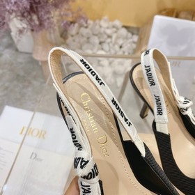 Тканый дизайн из классической весенне-летней коллекции Dior... 【Т