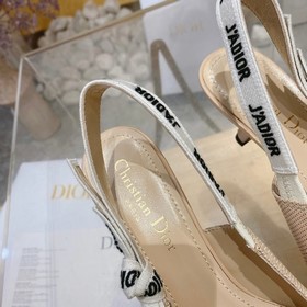 Тканый дизайн из классической весенне-летней коллекции Dior... 【Т