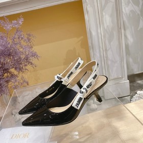 Классическая весенняя и летняя коллекция Dior из лакированной кож
