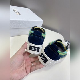 Новая модель кроссовок Dior для ранней весны, очень популярная ср