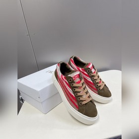 Новая модель кроссовок Dior для ранней весны, очень популярная ср