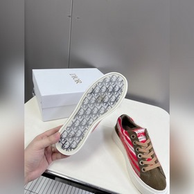 Новая модель кроссовок Dior для ранней весны, очень популярная ср
