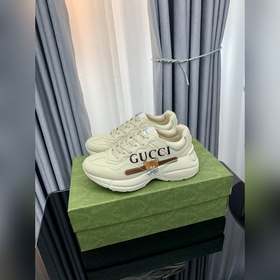 Пара обуви Gucci в стиле «папа» из состаренной кожи с угловатыми 