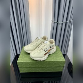 Пара обуви Gucci в стиле «папа» из состаренной кожи с угловатыми 