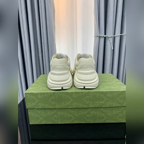Пара обуви Gucci в стиле «папа» из состаренной кожи с угловатыми 
