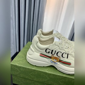 Пара обуви Gucci в стиле «папа» из состаренной кожи с угловатыми 