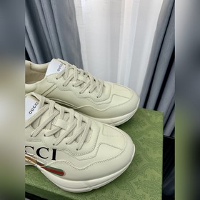 Пара обуви Gucci в стиле «папа» из состаренной кожи с угловатыми 