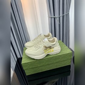 Пара обуви Gucci в стиле «папа» из состаренной кожи с угловатыми 